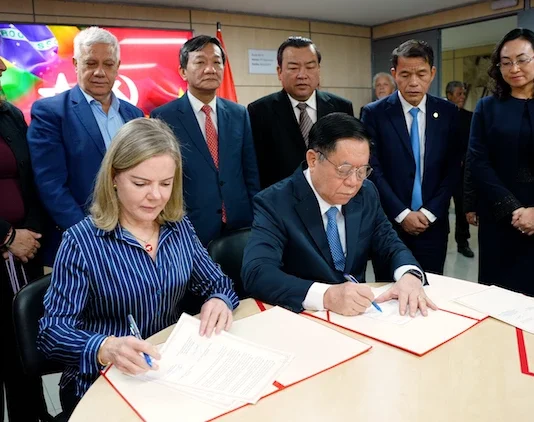 PT e Partido Comunista do Vietnã fecham acordo contra liberalismo