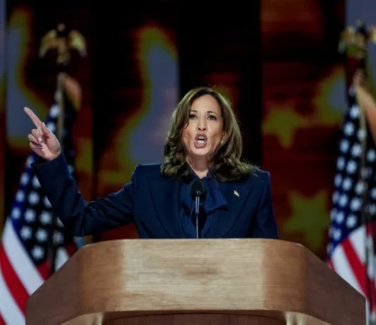 Kamala Harris promete restaurar o aborto e critica Trump