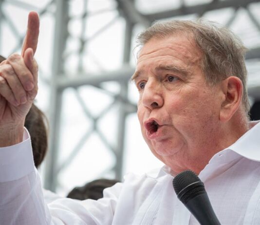 Ditadura da Venezuela ordena prisão de Edmundo González