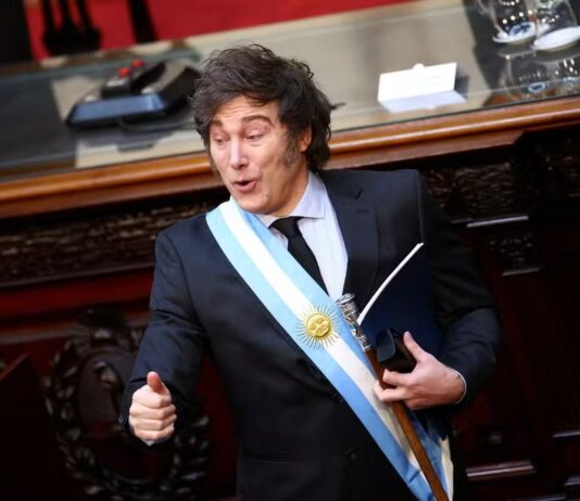 Com Milei, Argentina tem menor inflação para um mês desde 2021