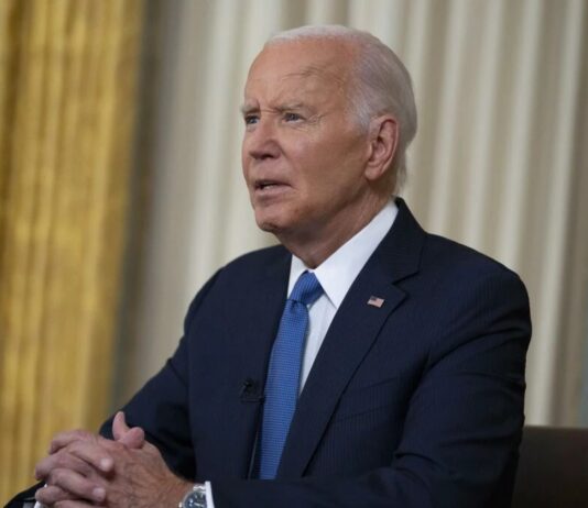 Joe Biden xinga apoiadores de Trump de “lixo” e recebe críticas