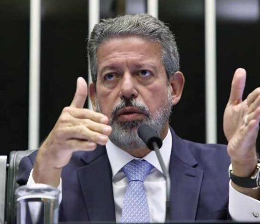 Lira retira PL da Anistia da CCJ e cria comissão especial atrasando tramitação do projeto de lei