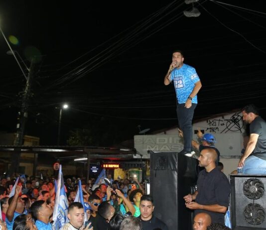 André retoma campanha no 2° turno em meio a multidão e comemora apoio de Wagner e pedetistas: ‘fará total diferença’