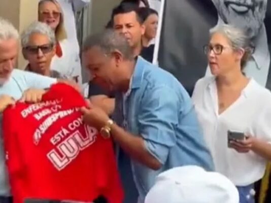 Trabalhadores chamam Lula de “traidor da saúde” em ato no RJ