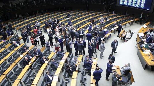 Câmara rejeita taxar grandes fortunas na reforma tributária