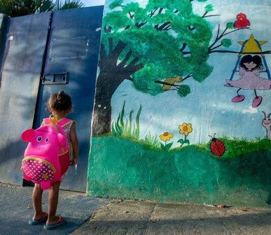8 em cada 10 crianças em situação de pobreza em Fortaleza não frequentam creches, aponta estudo
