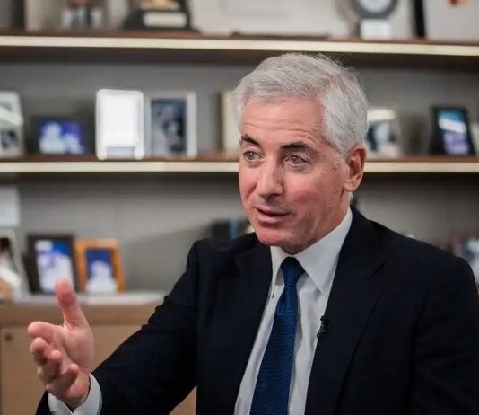 Bilionário Bill Ackman quer tirar sua empresa da Bolsa de Valores de Amsterdã após ataques antissemitas