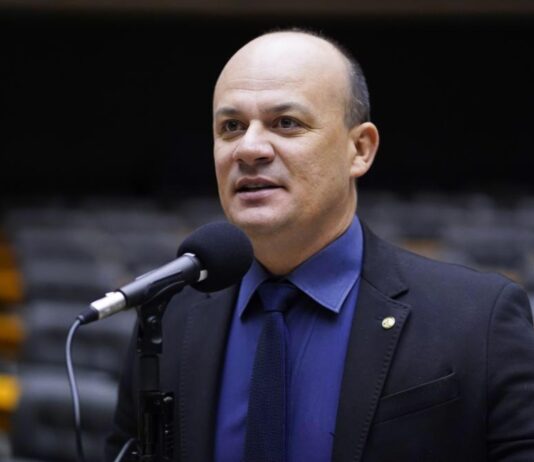 Depois de Marcel van Hattem, deputado Cabo Gilberto é indiciado pela PF por críticas a delegado