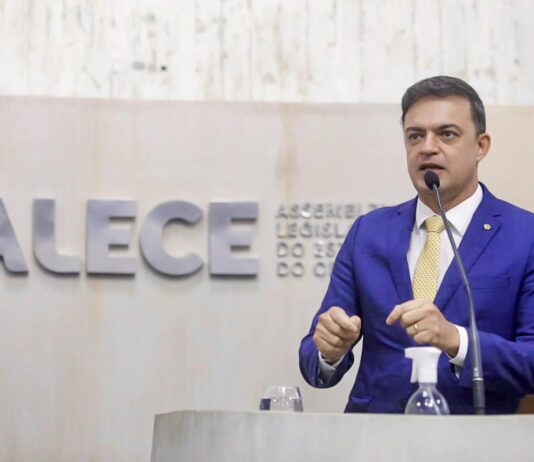 Fernando Santana (PT) retira candidatura à presidência da Assembleia Legislativa do Ceará