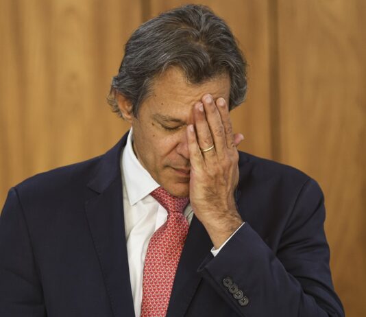 Depois de pressão, governo volta atrás em parte do pacote do IOF e desiste de subir duas alíquotas