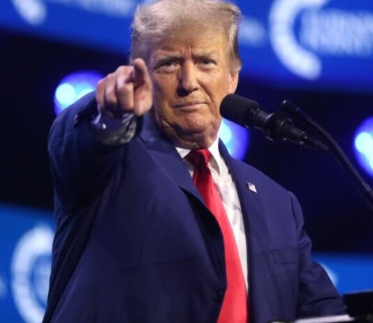 Trump anuncia tarifas adicionais sobre produtos de México, Canadá e China