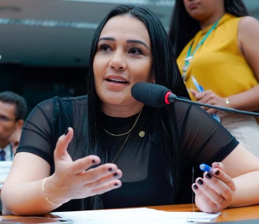 Dep. Dayany Bittencourt aprova Projeto que classifica discriminação contra deficientes como crime hediondo
