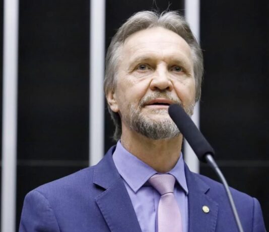 PT apresenta novo PL da Censura para regular redes sociais