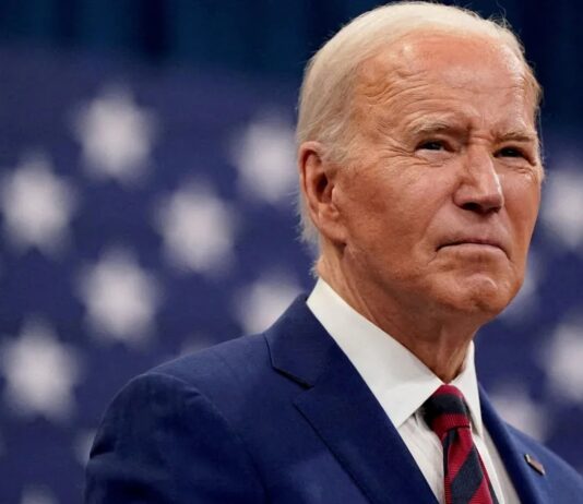 Biden multou severamente universidades cristãs que não adotaram políticas woke