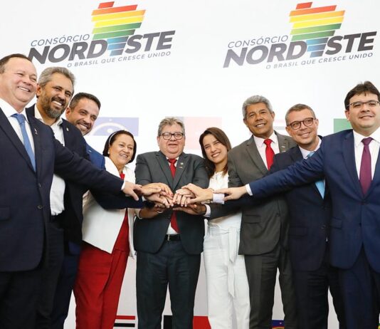 Governadores do Nordeste apoiam decreto de Lula que restringe uso de armas por policiais