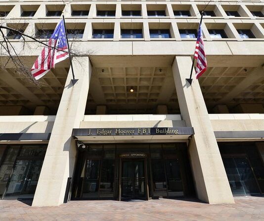 Chefes da espionagem dos EUA ‘silenciaram’ defesa do país sobre vazamento de vírus da Covid em laboratório na China