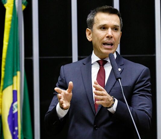 Deputado do PSB é beneficiado em 1 milhão com programa criado por ele