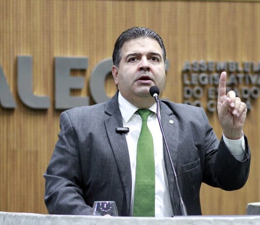 Felipe Mota cobra ação da ALECE em relação a roubo dos aposentados, “Não podemos deixar uma CPMI correr em Brasília, se não fizemos a nossa parte aqui”