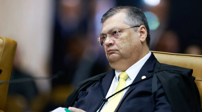 Golpe sendo preparado: PT leva a Dino ‘fatos novos’ sobre suposta interferência estrangeira na eleição.