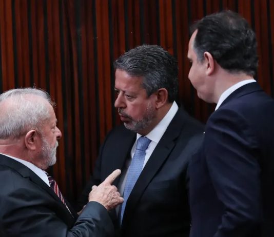 Clima entre Lula e Congresso desandou, diz jornal