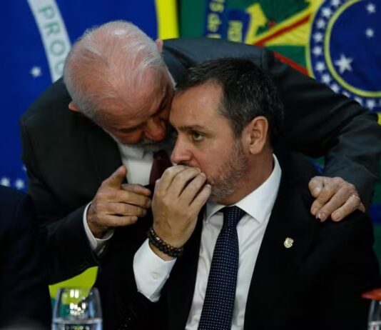 Equipe de Lula chefiada por atual diretor da PF recebeu relatórios da Abin antes do 8/1