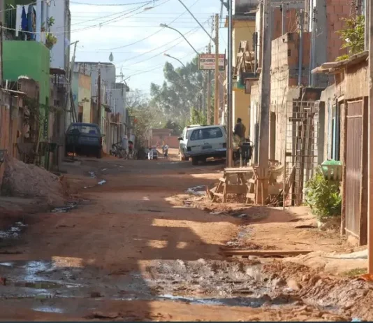 Mais de 4 milhões de pessoas no Ceará vivem abaixo da linha da pobreza, com menos de R$ 500, mostra IBGE