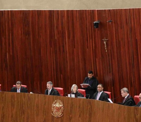 Julgamento de recursos contra cassação de deputados estaduais do PL no Ceará é adiado pelo TSE