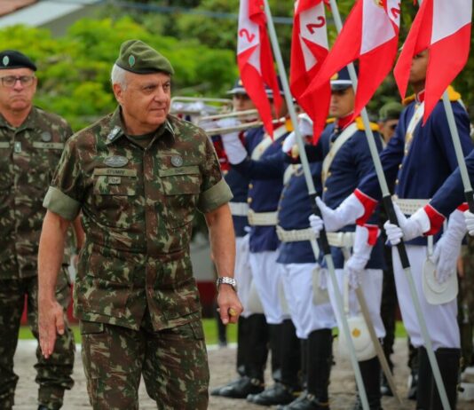 General que seria informante de Moraes diz que defendeu a democracia