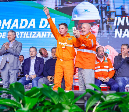 Governo Lula coloca R$ 309 milhões para retomada de fábrica deficitária da Petrobras no Paraná