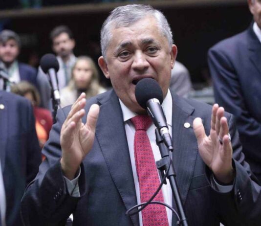 Líder do governo Lula erra e publica dados de inflação baixa do governo Bolsonaro