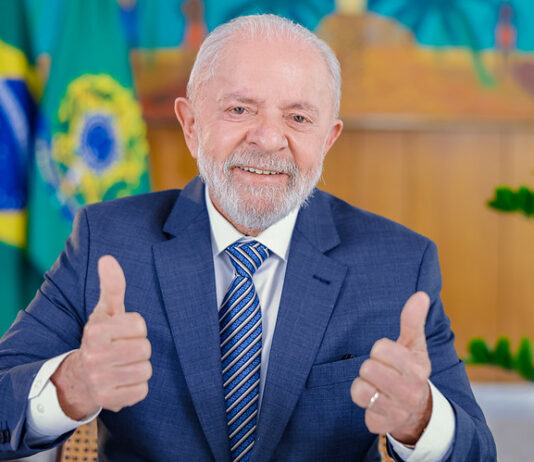 Lula veta pensão para crianças com microcefalia e revolta mães