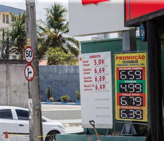 Em menos de 1 semana gasolina sobe mais de 60 centavos em Fortaleza e chega a 6,79 o litro