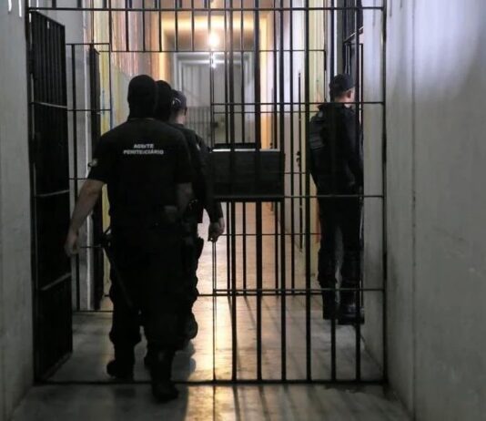 Quatro mulheres que entraram em presídios com drogas são soltas em menos de 24 horas em audiência de custódia