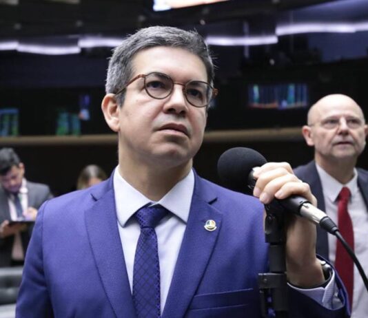 Esquerda tenta mudar regra eleitoral para impedir maioria conservadora no Senado após 2026