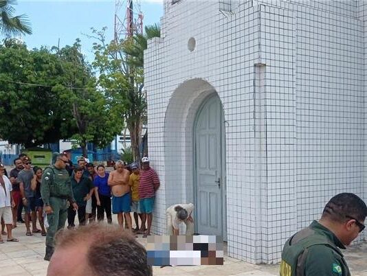 Homem é assassinado a tiros em porta de igreja onde filha estava sendo batizada, no Ceará