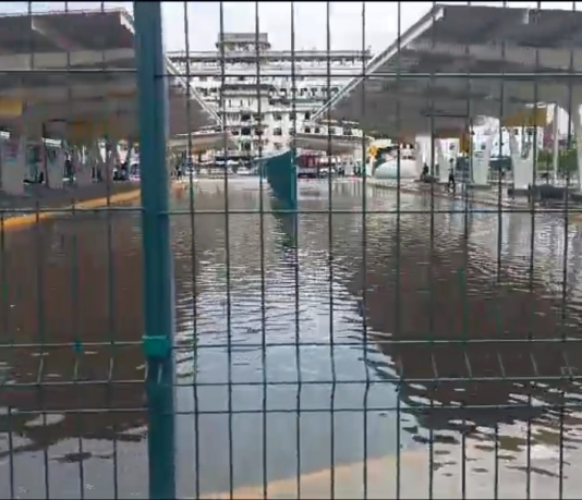 Inaugurado em 2024, Terminal José de Alencar alaga após chuva e causa transtorno à população de Fortaleza