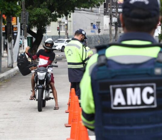 Ação pede que Detran e AMC convertam multas leves e médias em advertência em Fortaleza