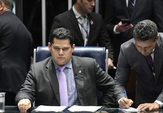 Com Alcolumbre, chance de impeachment de Moraes é nula