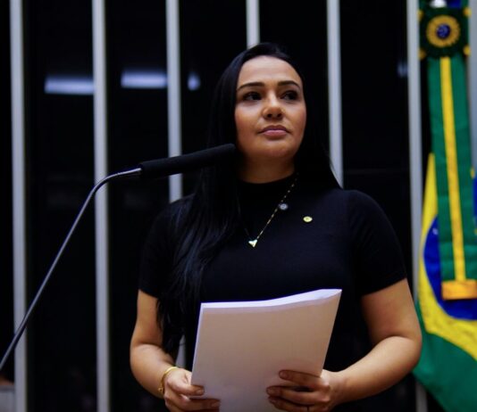 Dayany Bittencourt lidera número de projetos apresentados entre deputados cearenses em 2026