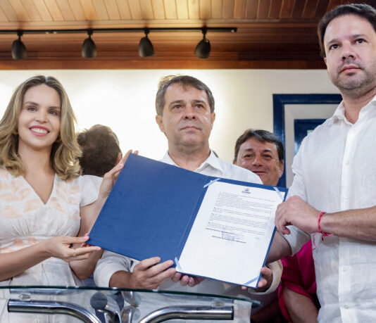 Evandro Leitão envia à Câmara mensagem para a extinção da Taxa do Lixo