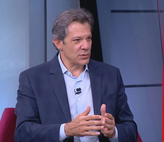 Sem argumentos, Haddad culpa Bolsonaro por crise do Pix
