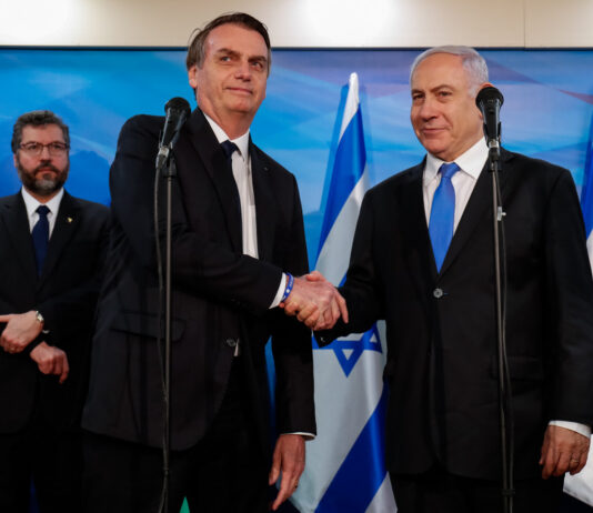 Jair Bolsonaro diz que receberia soldado israelense com honras