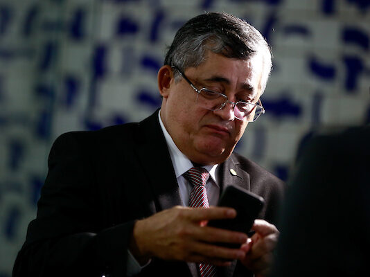 “Nós não podemos ir para a eleição de 2026 sem lei nessa área. Sem lei, estamos ferrados”, diz líder do governo Lula sobre projeto que regula as redes sociais