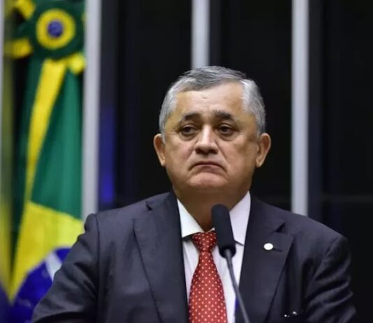 Líder do governo Lula dep. José Guimarães (PT-CE) pode está envolvido no esquema de emendas, diz PF