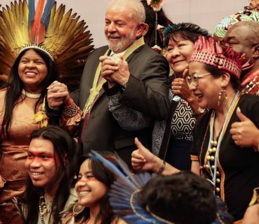 Sem licitação, governo Lula concede gestão de serviços em terras indígenas a grupo bilionário