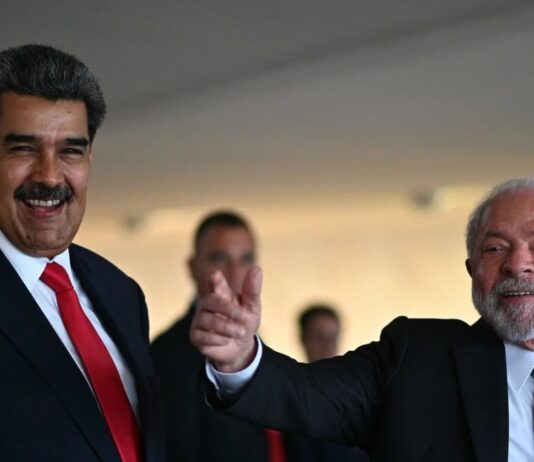 Governo Lula quer manter diálogo com regime de Maduro