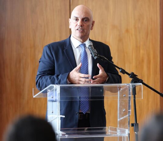 Após Meta encerrar checagem de fatos, Moraes diz que redes sociais só continuarão no Brasil se respeitarem a legislação