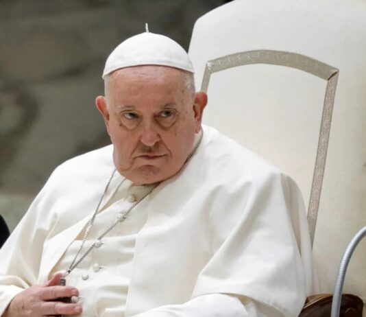 Papa critica plano de deportação proposto por Trump: “Vergonha”
