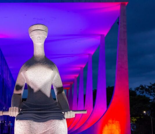 STF alega salvar democracia, mas age como império, diz Estadão