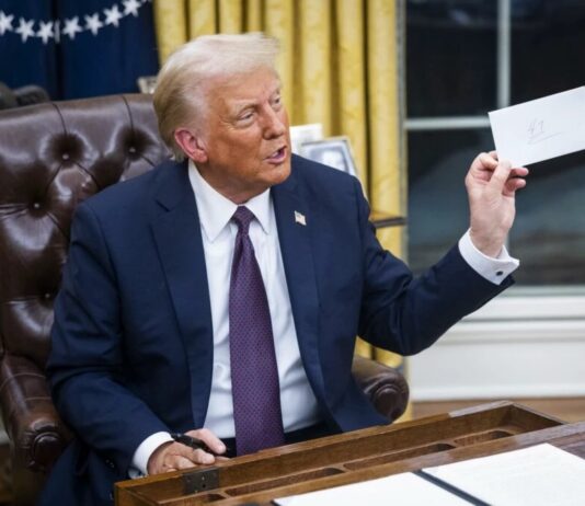 Donald Trump apaga decretos pró-identidade de gênero